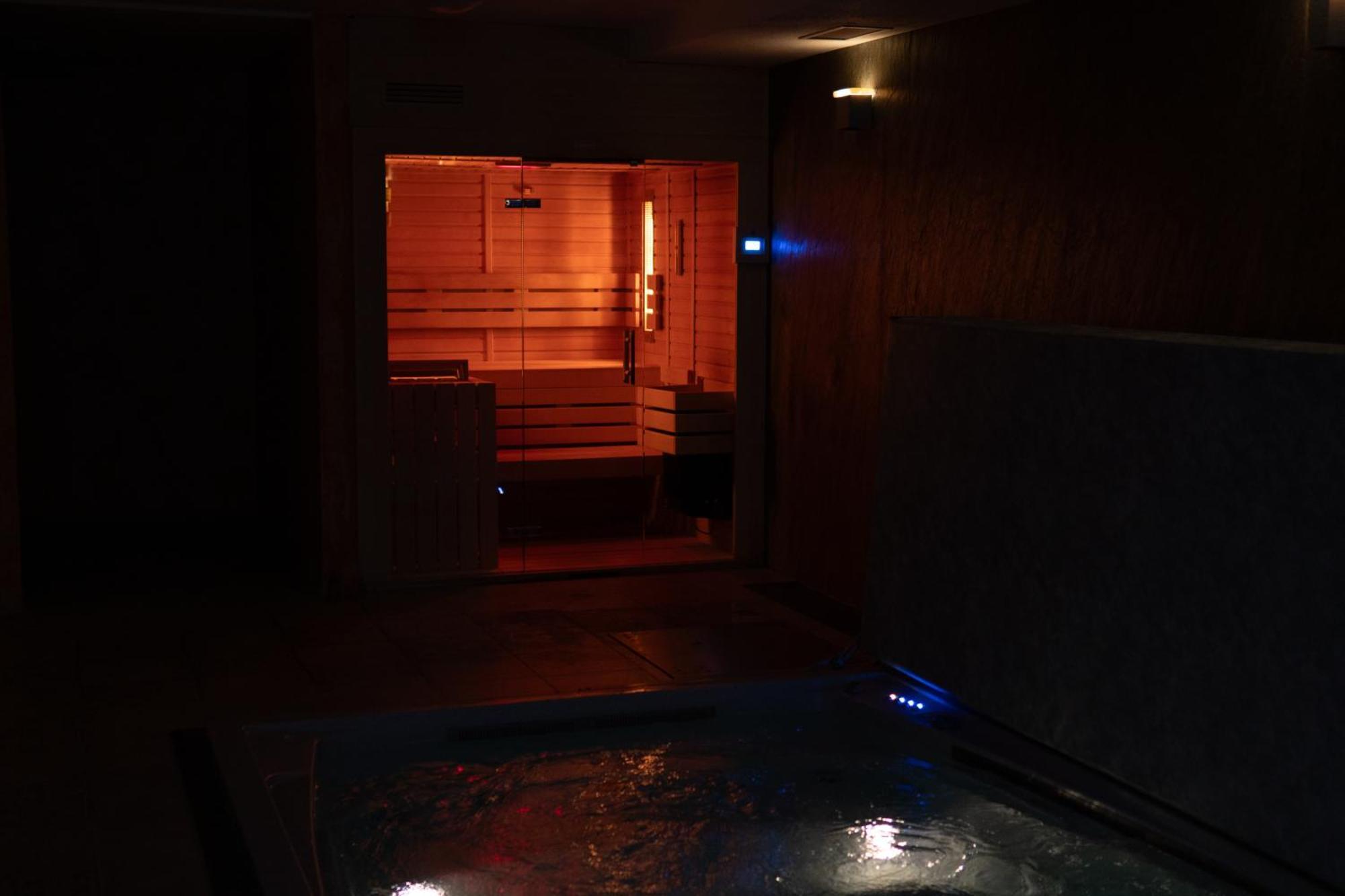 Wellness Hotel - Viktorka, Herecky Dum Česká Skalice المظهر الخارجي الصورة