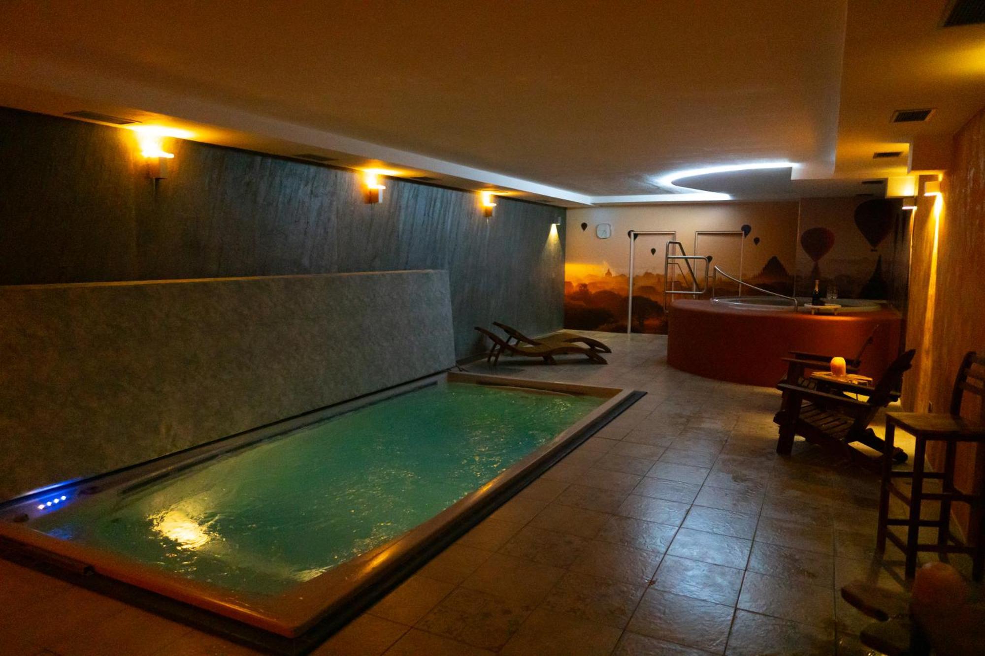 Wellness Hotel - Viktorka, Herecky Dum Česká Skalice المظهر الخارجي الصورة